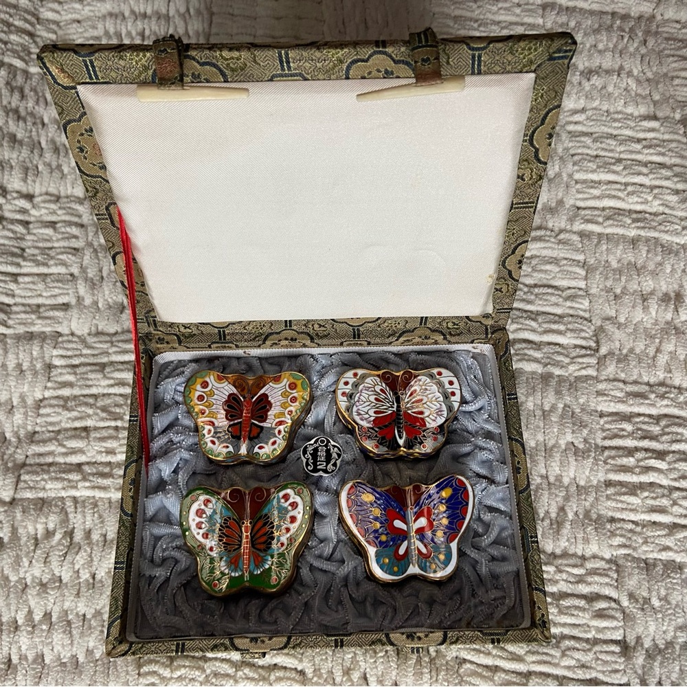 Vintage Chinese Cloisonné Enamel Gold Butterfly Trinket Boxes Set of 4 - Picture 4 of 15